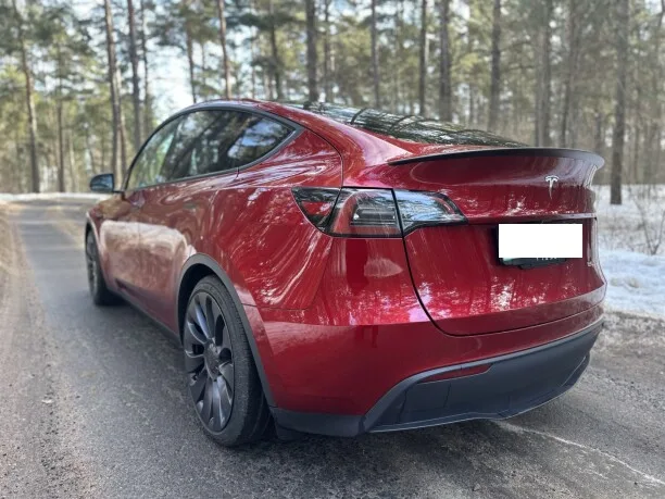 Tesla Model Y 2024 — миниатюра 2