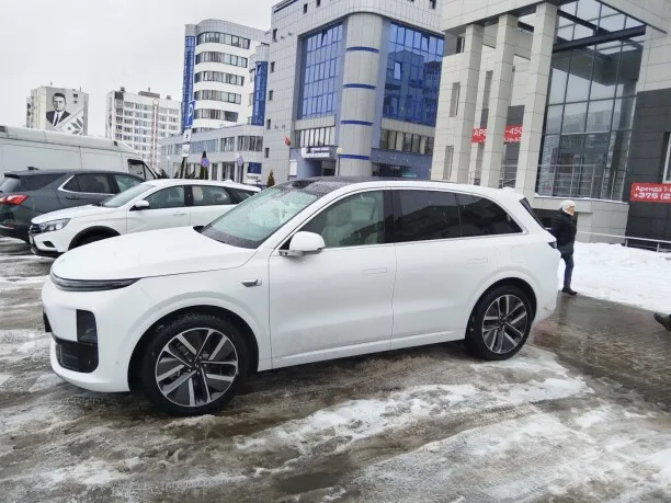 Li Auto L6 2024 — фото 1, купить с доставкой в Москву