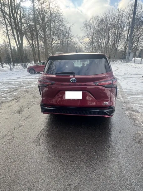 Toyota Sienna 2022 — фото 1, купить с доставкой в Москву