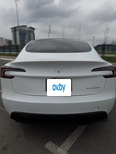 Tesla Model 3 2024 — миниатюра 3