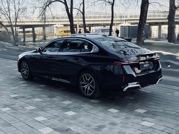 BMW i5 2025 — миниатюра 2