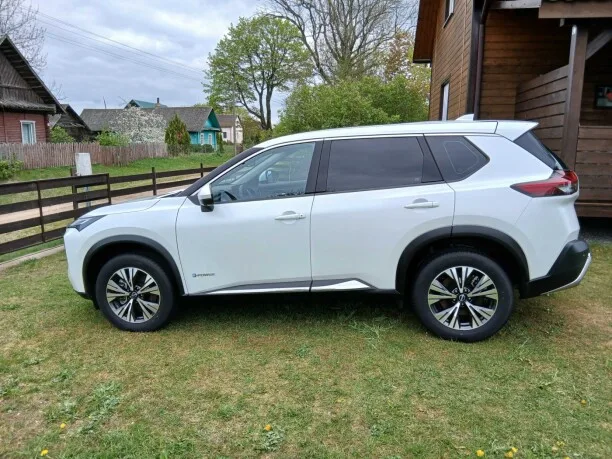 Nissan X-Trail 2023 — фото 1, купить с доставкой в Москву