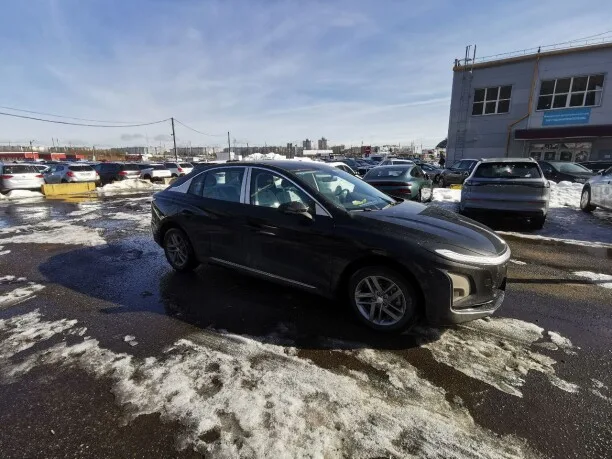 Hongqi E-QM5 2025 — миниатюра 2
