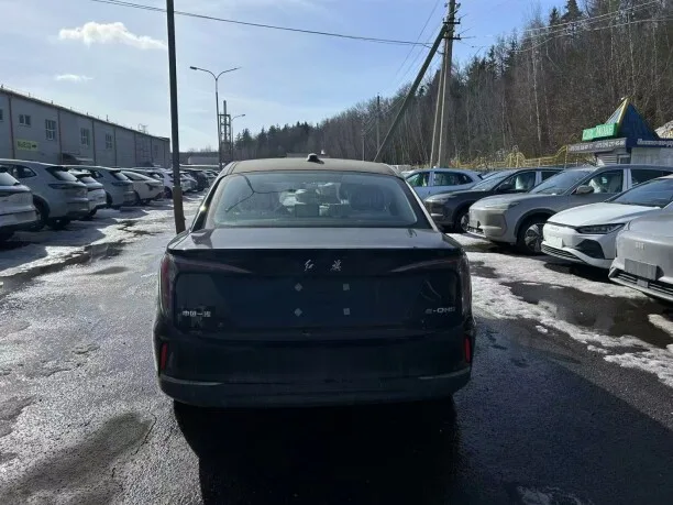 Hongqi E-QM5 2025 — миниатюра 2