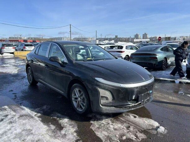 Hongqi E-QM5 2025 — 5