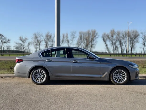 BMW 5 Series 2022 — миниатюра 5