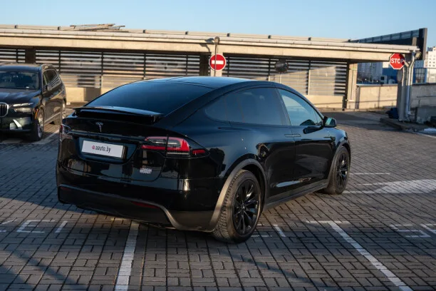 Tesla Model X 2022 — миниатюра 2