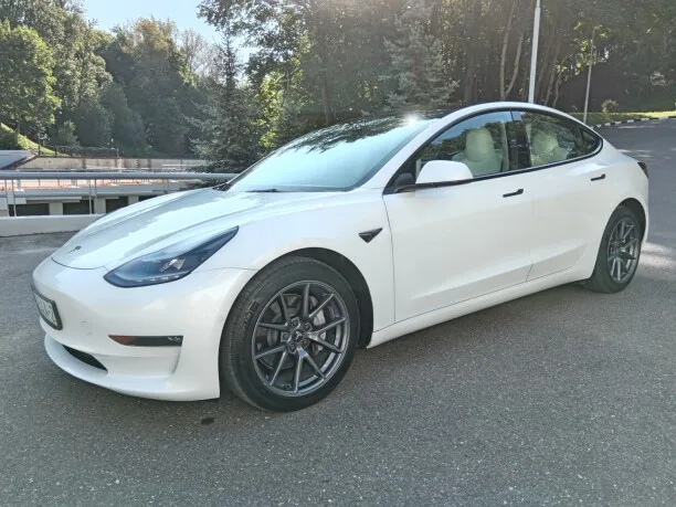 Tesla Model 3 2022 — миниатюра 4