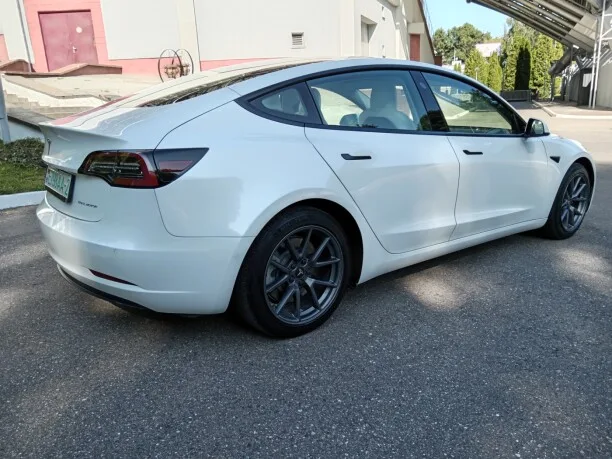 Tesla Model 3 2022 — миниатюра 5