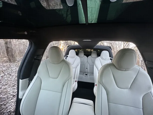 Tesla Model X 2022 — миниатюра 4