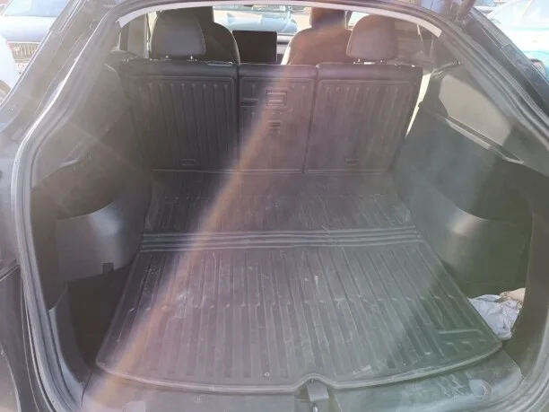 Tesla Model Y 2024 — миниатюра 5