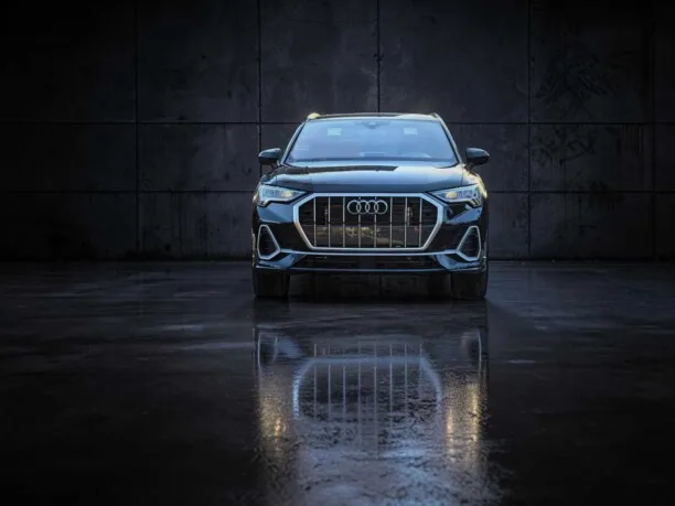 Audi Q3 2024 — фото 1, купить с доставкой в Москву