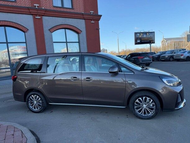 Buick GL8 2024 — 4