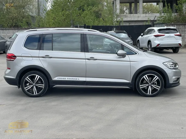 Volkswagen Touran 2022 — миниатюра 5