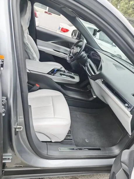 Cadillac Lyriq 2022 — миниатюра 5