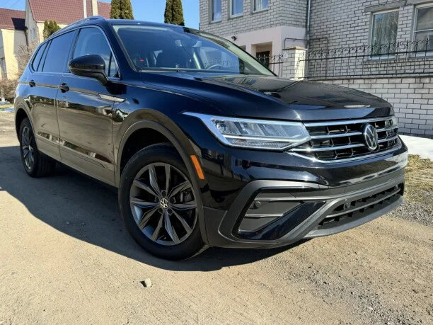 Volkswagen Tiguan Allspace 2023 — фото 1, купить с доставкой в Москву