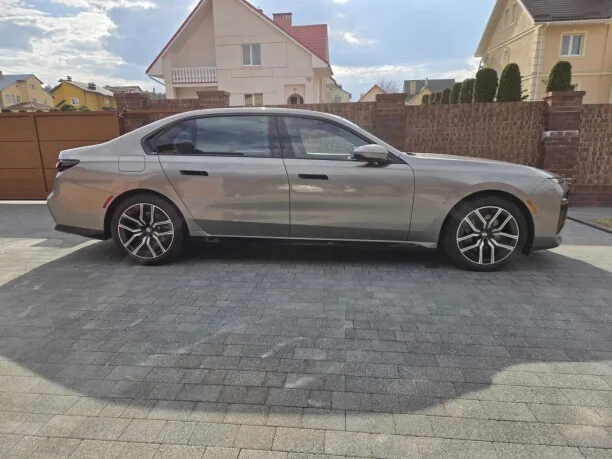 BMW 7 серия 2024 — миниатюра 4