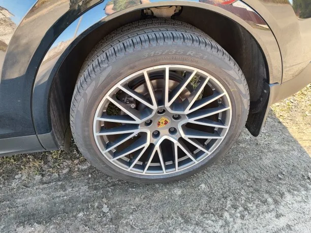 Porsche Cayenne 2022 — миниатюра 3