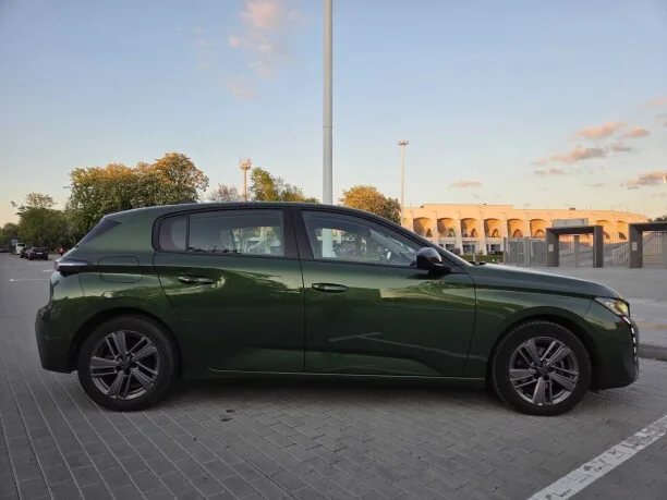 Peugeot 308 2022 — миниатюра 2