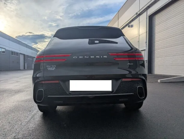 Genesis GV70 2023 — миниатюра 2