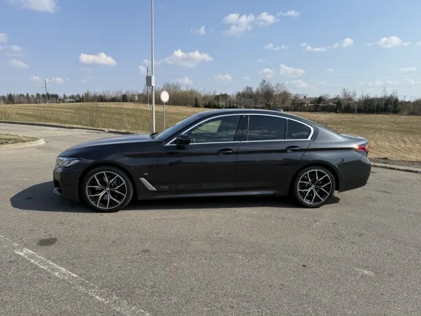 BMW 5 Series 2022 — миниатюра 2