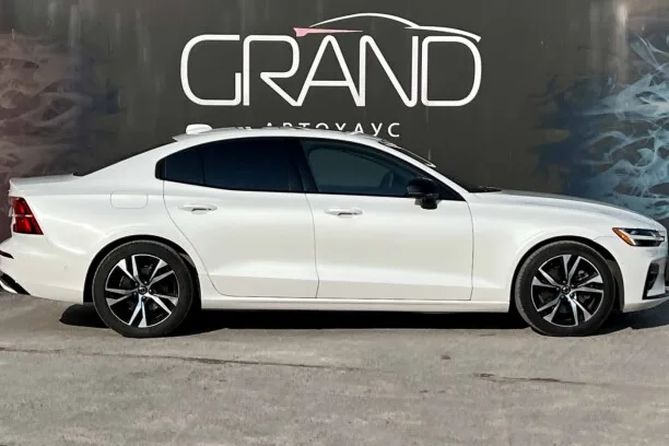 Volvo S60 2023 — миниатюра 5