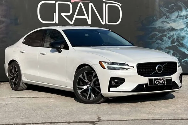 Volvo S60 2023 — фото 1, купить с доставкой в Москву