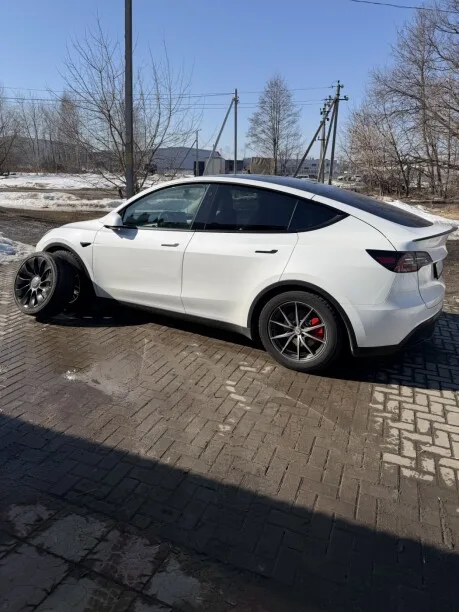 Tesla Model Y 2022 — миниатюра 5