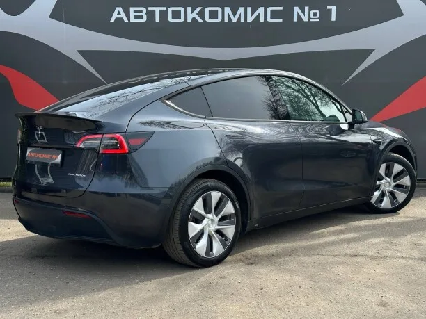 Tesla Model Y 2024 — миниатюра 4