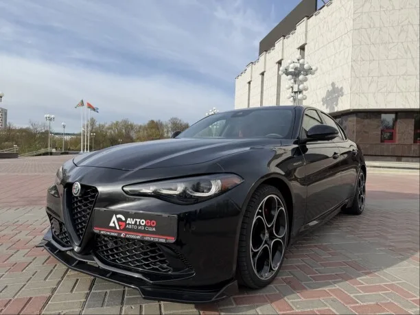 Alfa Romeo Giulia 2022 — миниатюра 3