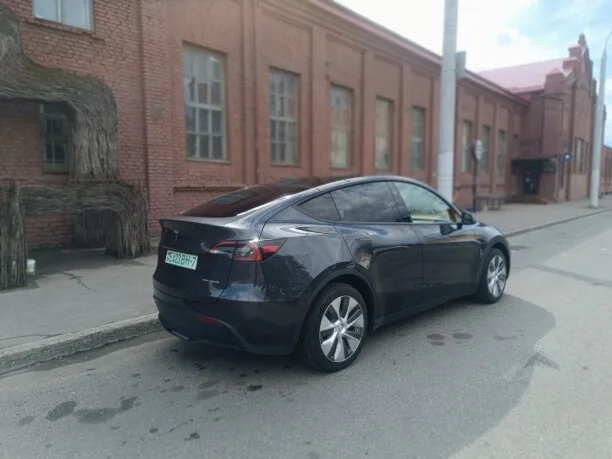 Tesla Model Y 2024 — миниатюра 4