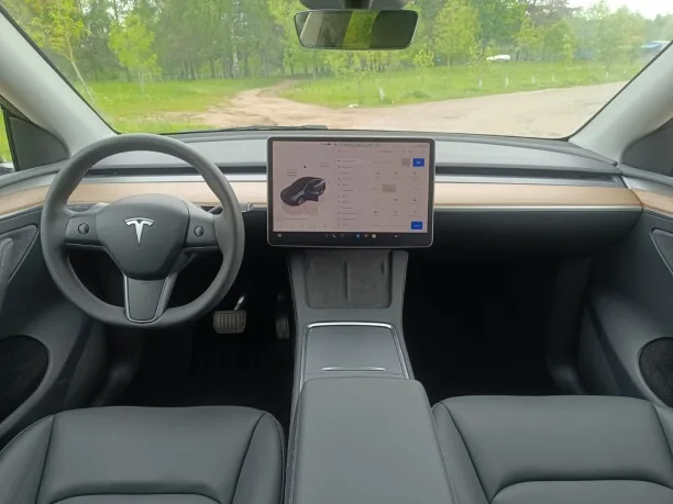 Tesla Model Y 2024 — миниатюра 5