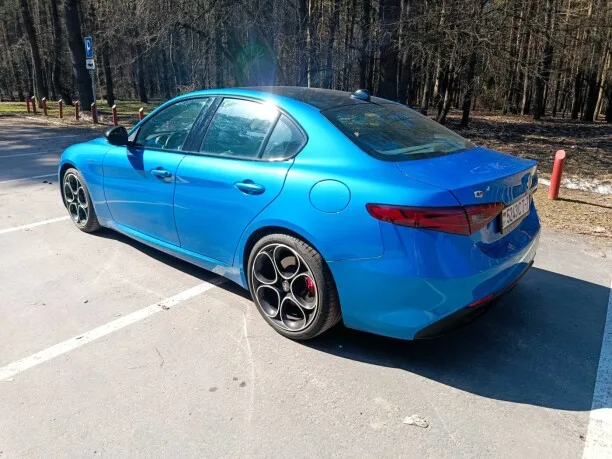 Alfa Romeo Giulia 2022 — миниатюра 4