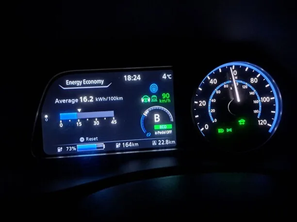 Nissan Leaf 2022 — миниатюра 3