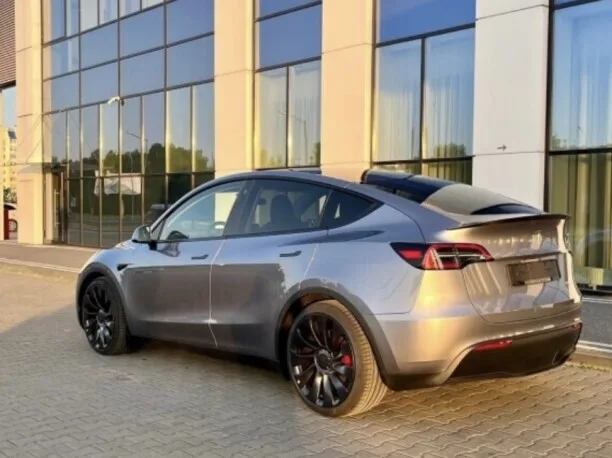 Tesla Model Y 2023 — миниатюра 3