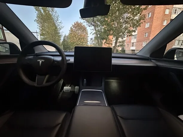 Tesla Model Y 2023 — миниатюра 5