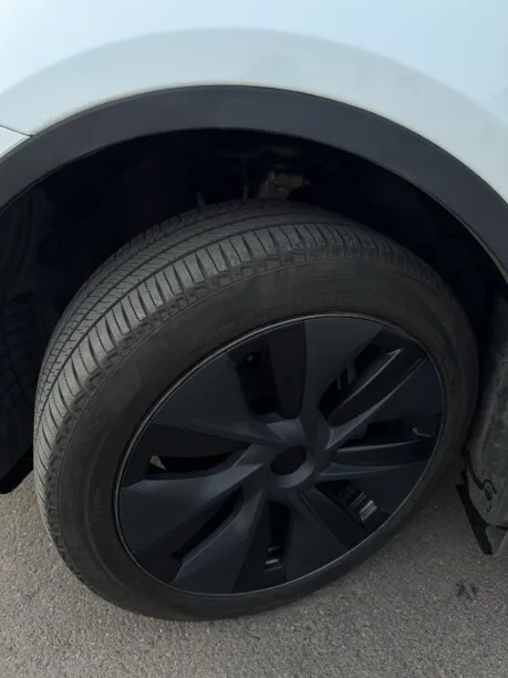 Tesla Model Y 2024 — миниатюра 3