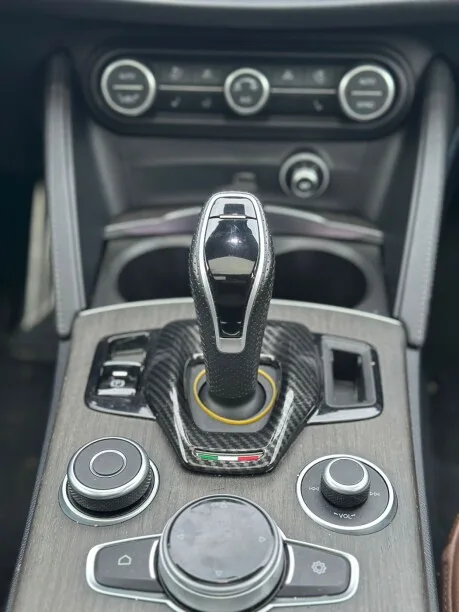 Alfa Romeo Stelvio 2022 — миниатюра 5