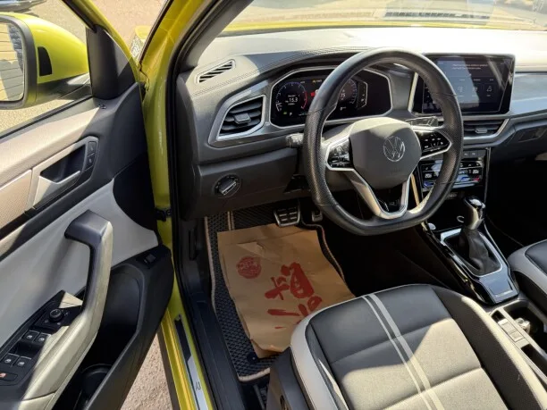 Volkswagen T-Roc 2023 — миниатюра 3