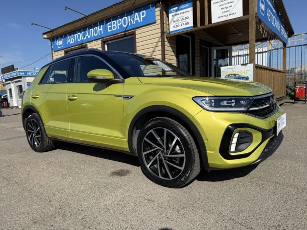 Volkswagen T-Roc 2023 — фото 1, купить с доставкой в Москву