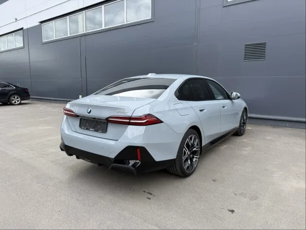 BMW 5 Series 2024 — миниатюра 4