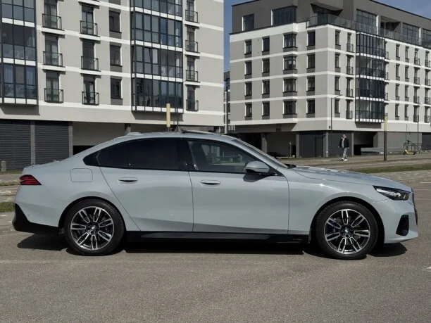 BMW 5 Series 2024 — миниатюра 4