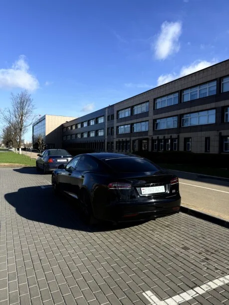 Tesla Model S 2023 — миниатюра 3