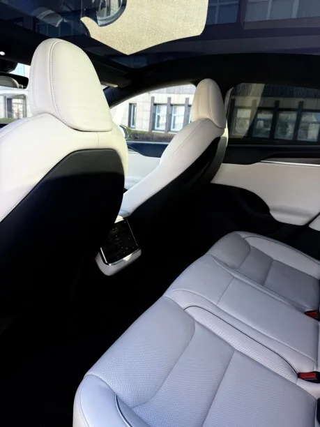 Tesla Model S 2023 — миниатюра 4