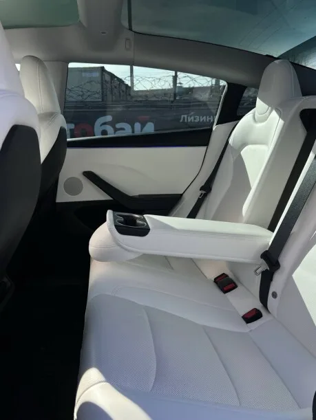 Tesla Model 3 2024 — миниатюра 3