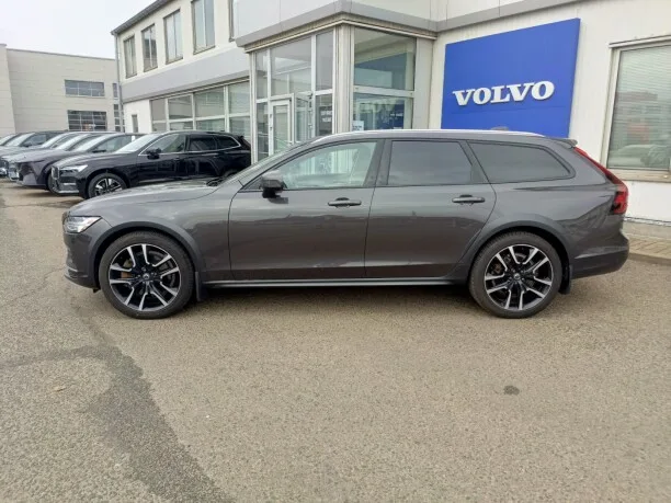 Volvo V90 Cross Country 2023 — миниатюра 2