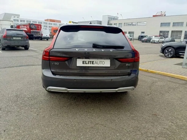 Volvo V90 Cross Country 2023 — миниатюра 4