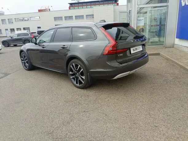Volvo V90 Cross Country 2023 — миниатюра 5