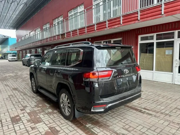 Toyota Land Cruiser 2024 — миниатюра 3