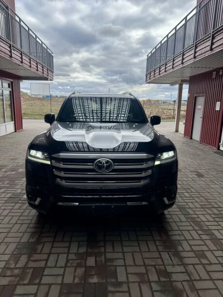 Toyota Land Cruiser 2024 — фото 1, купить с доставкой в Москву